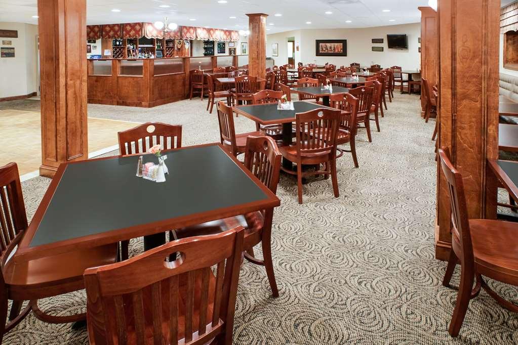 Clarion Hotel & Suites Convention Center Fredericksburg Restoran foto